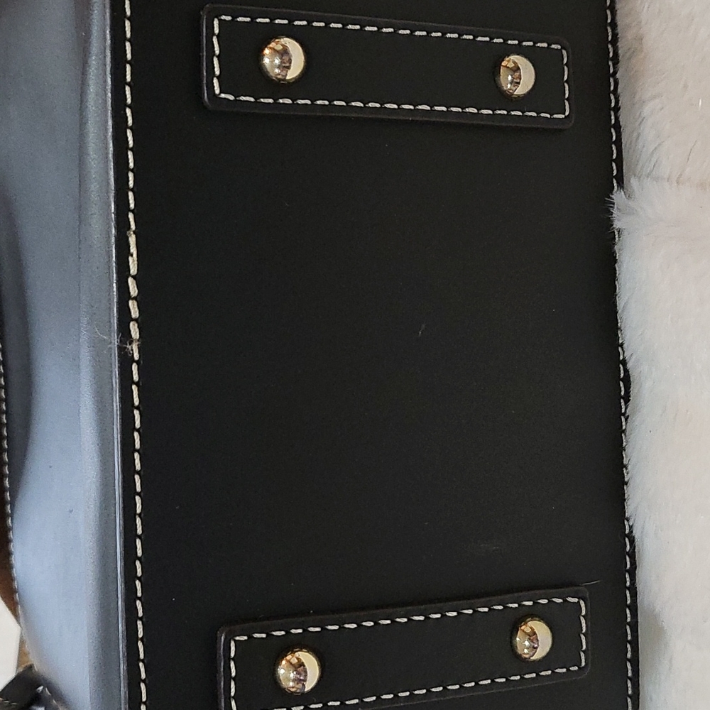 Dooney & Bourke cinch top Crossbody bag - Picture 4 of 11